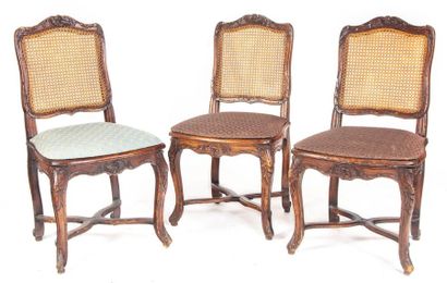 Trois chaises cannées
