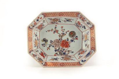 CHINE CHINA
Set of five rectangular hollow dishes with cut porcelain sides in three...