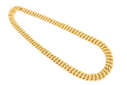 Collier ruban Yellow gold ribbon necklace with flat links
Weight: 37.3 g.