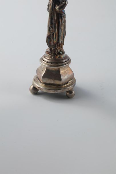 Porte cure-dents Silver toothpick holder representing a crowned woman. The hexagonal...