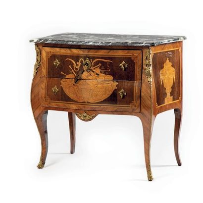 COMMODE Chest of drawers in trophy marquetry and neoclassical vases on an amaranth...