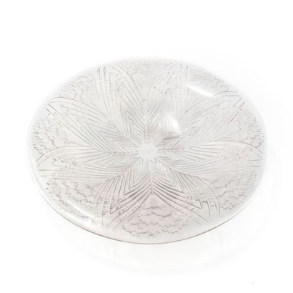 LALIQUE - France LALIQUE - France
Hollow dish of the "Carnations" model in round...