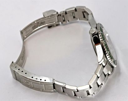 ROLEX ROLEX
Montre bracelet SUBMARINER "HULK" de plongée en acier n° de série M397597....