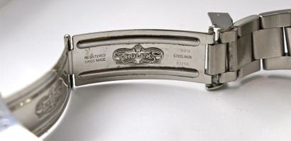 ROLEX ROLEX
Montre bracelet SUBMARINER "HULK" de plongée en acier n° de série M397597....