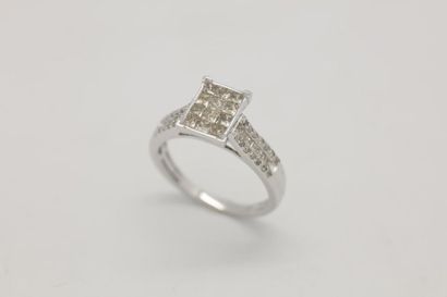 Bague Ring in rectangular white gold decorated with princess diamonds in invisible...
