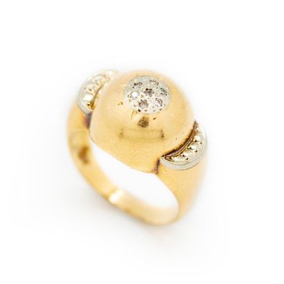 BAGUE BOULE Yellow gold ball ring punctuated with diamond fragments
Weight: 6.6 ...