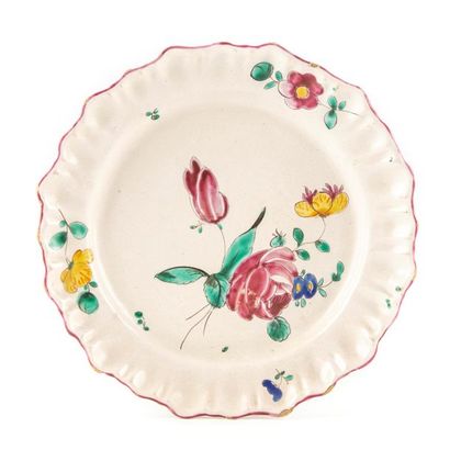 STRASBOURG STRASBOURG
Pair of earthenware plates with scrolled
edges 18th century
Brand...
