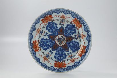 CHINE CHINA
Set of six round porcelain dishes, four of which are large and two medium,...