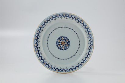 LILLE LILLE Earthenware
plate with blue and red
18th
century mantling decoration...
