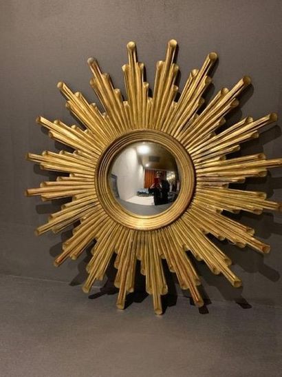 Miroir sorcière en bois doré D. : 60 cm