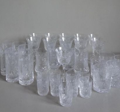 BOHEME BOHÊME
Partie de service de verres en cristal taillé. Il comprend 11 verres...
