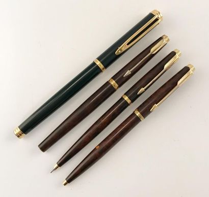 PARKER PARKER
Ensemble comprenant un stylo bille, un stylo plume et un porte mine...