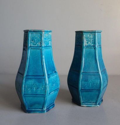 CHINE CHINE
Paire de vases de forme balustre à pans coupés en faïence émaillée turquoise...