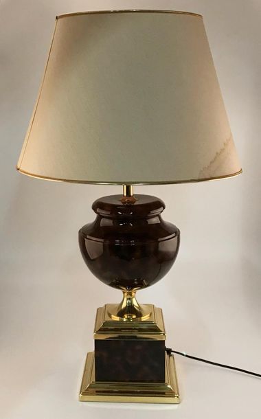 Lampe Importante lampe baluste en céramique façon écaille et métal doré
Circa. 1980
H....