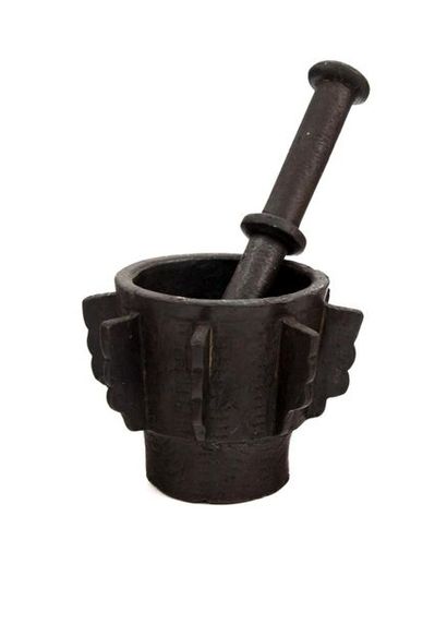 null Bronze pestle and mortar with notched wings, Hispano-Moorish
style of the 16th...