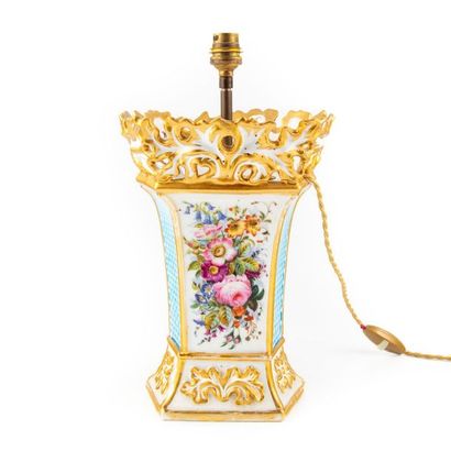 PARIS PARIS Porcelain church
vase Napoleon III

period H.: 55 cm
Mounted as a lamp...
