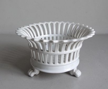 null White glazed ceramic bowl in the shape of a basket resting on three claw feet....