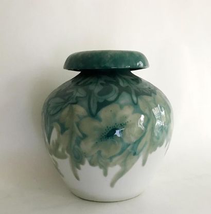 THARAUD LIMOGES - Manufacture THARAUD
Vase boule à col ourlé en porcelaine floral...