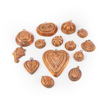 null Small collection of 14 copper dinette moulds