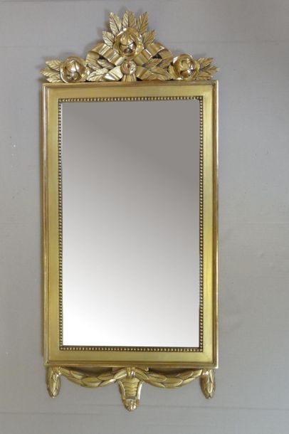 null Between-window mirror in gilded wood moulded and chiselled in the rebate of...