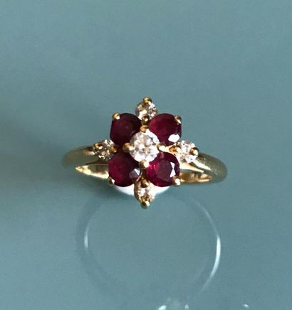 null Yellow gold ring paved in staggered rows to form a flower of small rubies and...