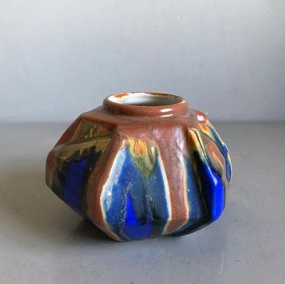 null Ceramic bowl vase with enamelled and flamed decoration. Circa 1930
H. 12 cm