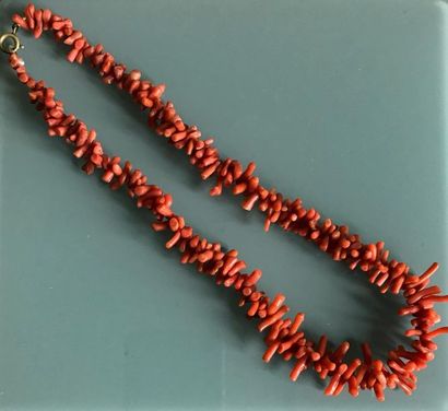 null Necklace made of branches of raw Mediterranean red coral. 