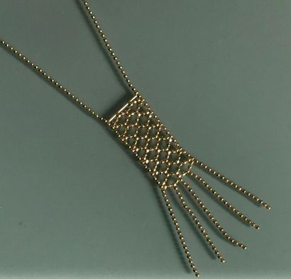 null Necklace in yellow gold (750/100) with facetted pearls finished with a fishnet...