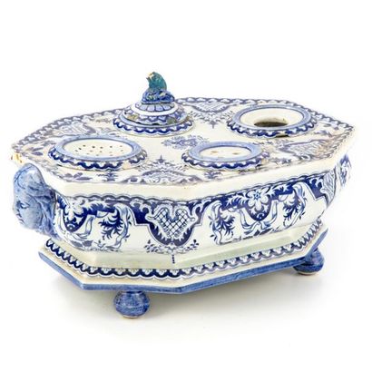 ROUEN ROUEN
Earthenware inkwell with blue and white decoration of
18th century m...