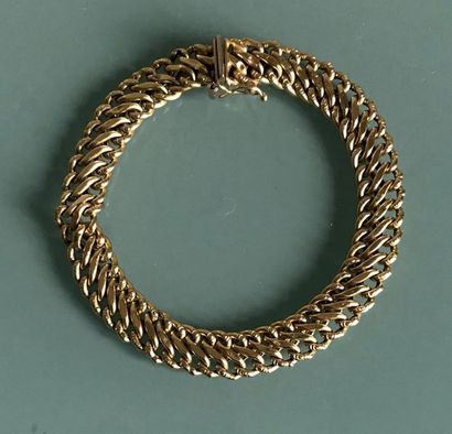 Yellow gold (750/100) flat mesh bracelet....