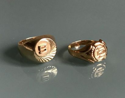 null Two yellow gold numbered signet rings. Circa 1960
Weight: 7.21 gr.