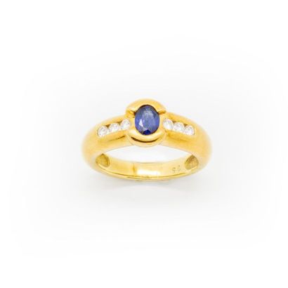 null Yellow gold ring decorated with a small sapphire and punctuated with small diamonds
Weight:...