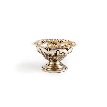 null Small sterling silver cup. London, late 19th
M.O.: CSH (for Charles Stuart Harris)...