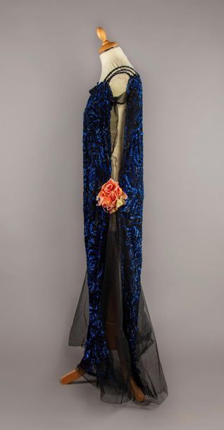 null Robe du soir, haute couture, vers 1920-1925, robe tunique fendue sur les côtés...