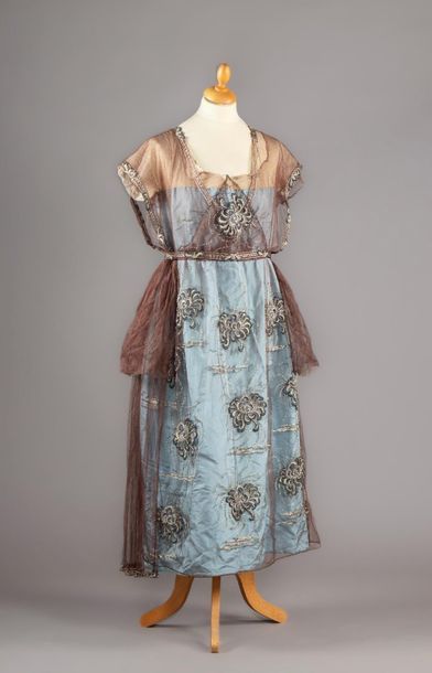 Robe de style, vers 1920, robe de dessous...