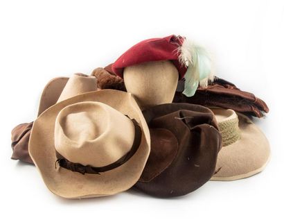 Réunion de chapeaux de dame, 1910-1940 environ,...
