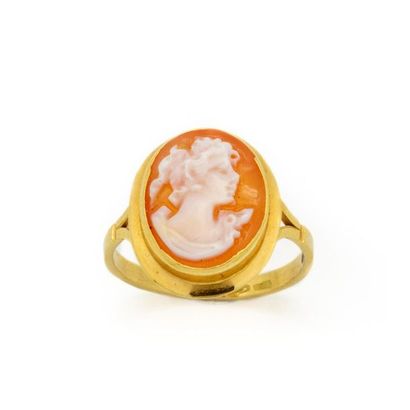 null Yellow gold ring decorated with a cameo gross 
weight: 2,3 g