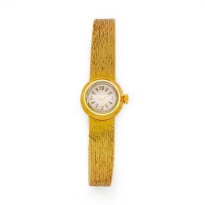 null Round ladies' watch in yellow gold, the bracelet in gold gross
weight: 33.3...