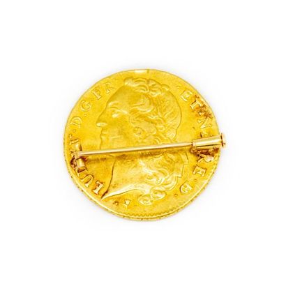 null Louis d'or de 1756 monté en broche
D. : 2,8 cm 
Poids : 17 g.