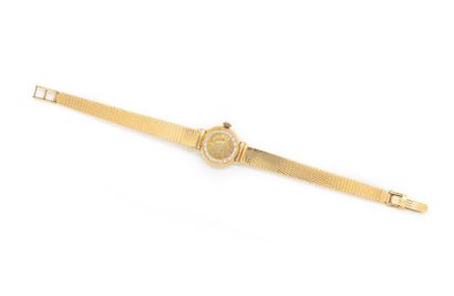 null OMEGA - Petite montre de dame en or le bracelet en or.
Poids : 25,3 g.