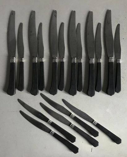 null Maison CARDEILHAC
Suite of six table knives and twelve entremets knives with...