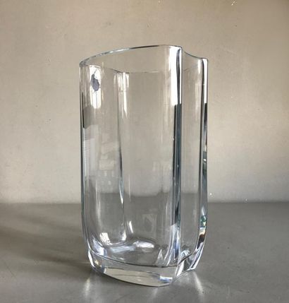null Vase en verre transparent à côtés moulurés
H. 25 cm
