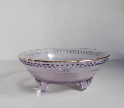null Moulded glass bowl with a moulded frieze and golden fillets. It rests on three...