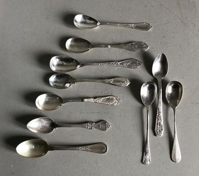null Set of six small silver spoons (mismatched) of various models. 
M.O various...
