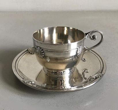 null Moulded silver cup and saucer chiselled with shells. Style of the XVIIIth
M.O...
