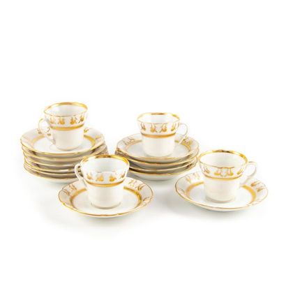 null PARIS
Suite of 13 coffee cups and their saucers in porcelain decorated with...