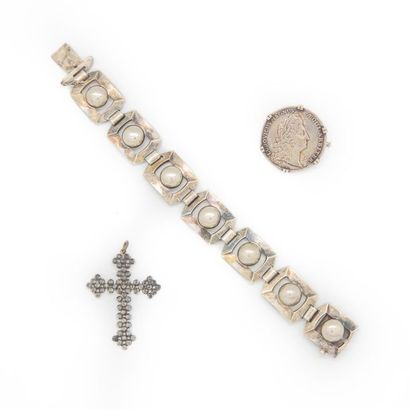 null Bracelet with rectangular links punctuated with silver lozenges, a silver brooch...