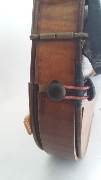 null French violin Emile BLONDELET whose mark it bears in iron.
Label inside: Blondelet...