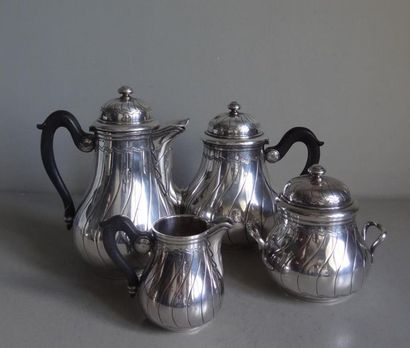 null Tea and coffee set in silver plated metal with a belly engraved with torsos...