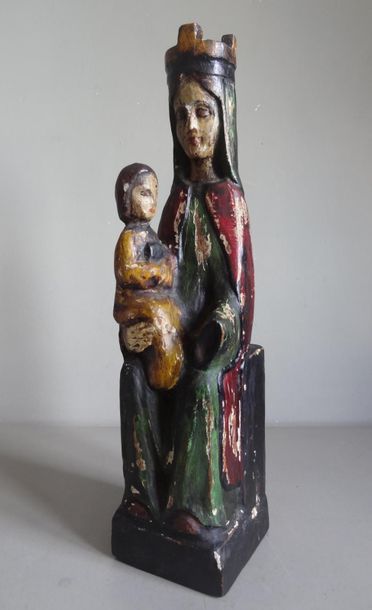 null Vierge à l'enfant en bois patiné
Style Roman
H. 46 cm